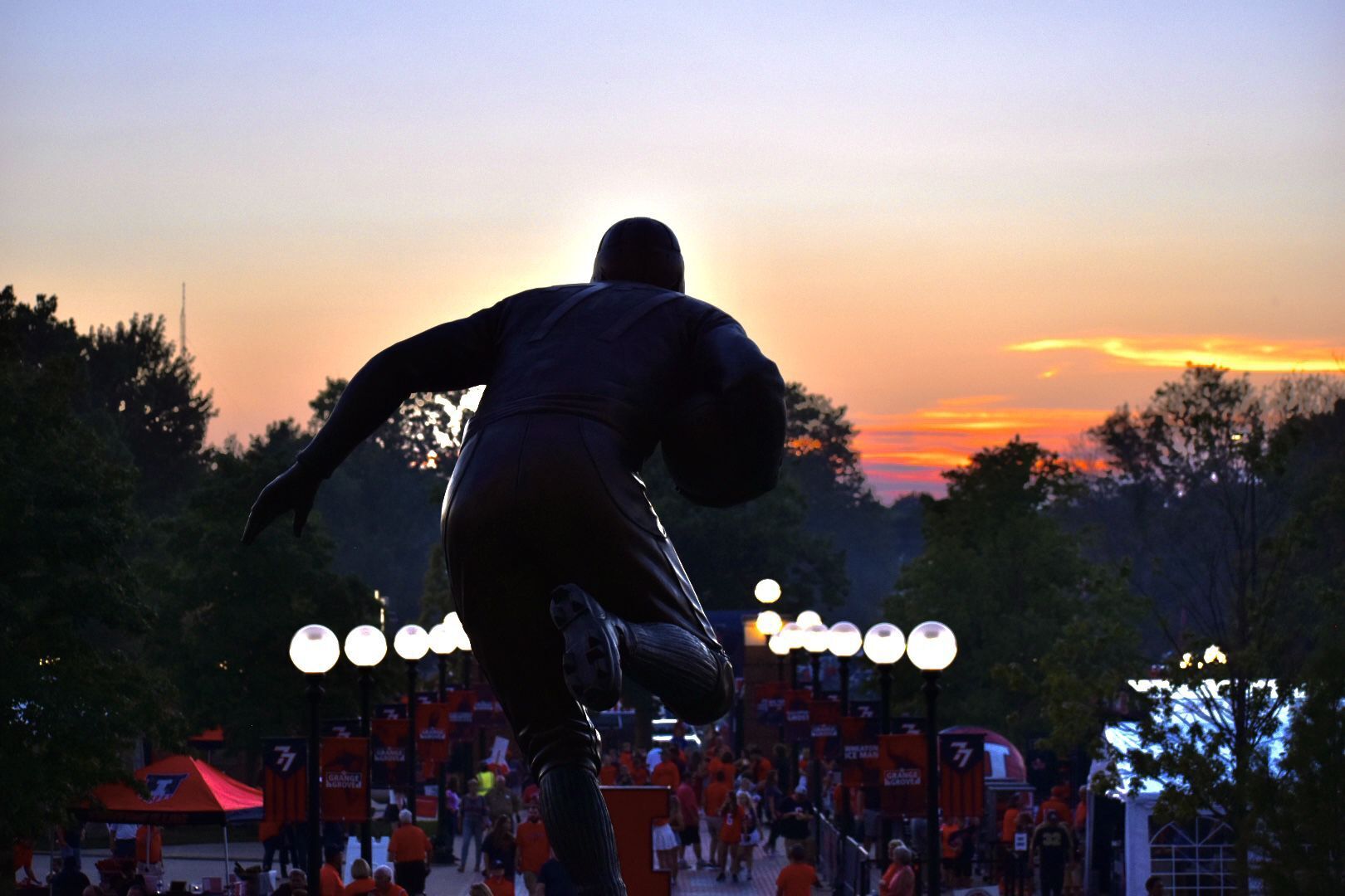 PHOTOS: Illinois warms up against Maryland